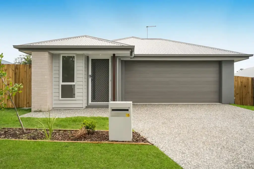Premium 3-bedroom share home plus separate villa​