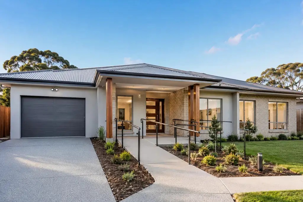 4-bedroom duplex-style share home with privacy​