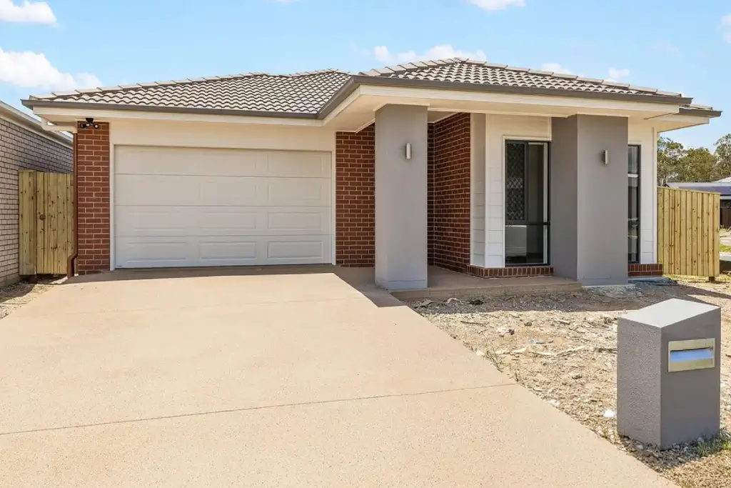 Four-bedroom home close to Redbank Plaza​